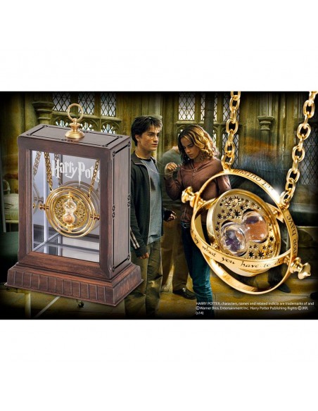 Réplica Giratiempos con Cadena en Expositor Harry Potter Hermione Granger - 45 cm